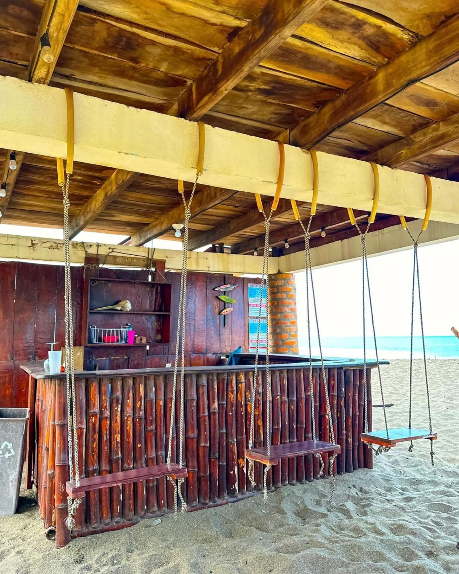 Surfing Turtle Lodge Poneloya Buitenkant foto