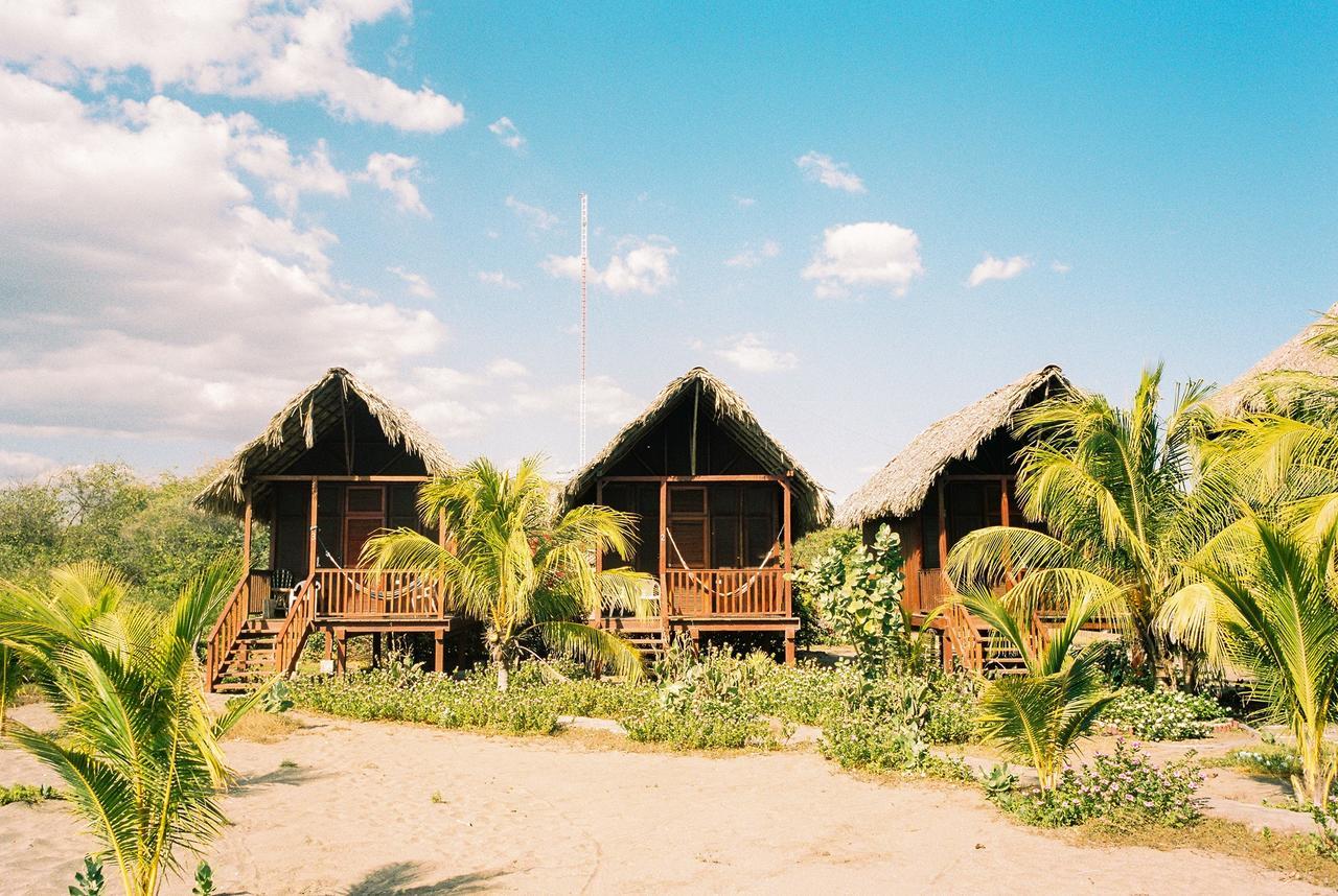 Surfing Turtle Lodge Poneloya Buitenkant foto