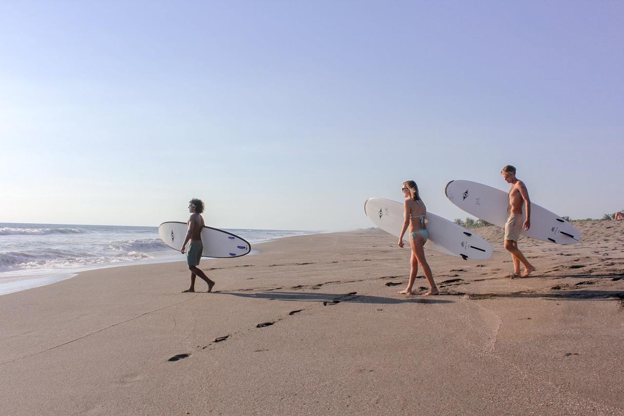 Surfing Turtle Lodge Poneloya Buitenkant foto