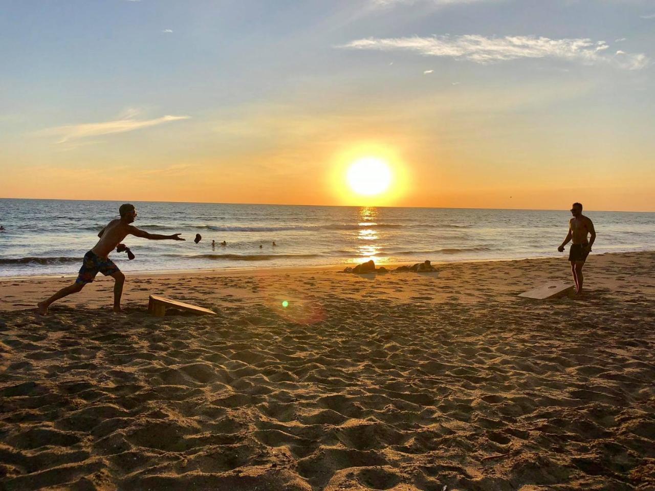 Surfing Turtle Lodge Poneloya Buitenkant foto